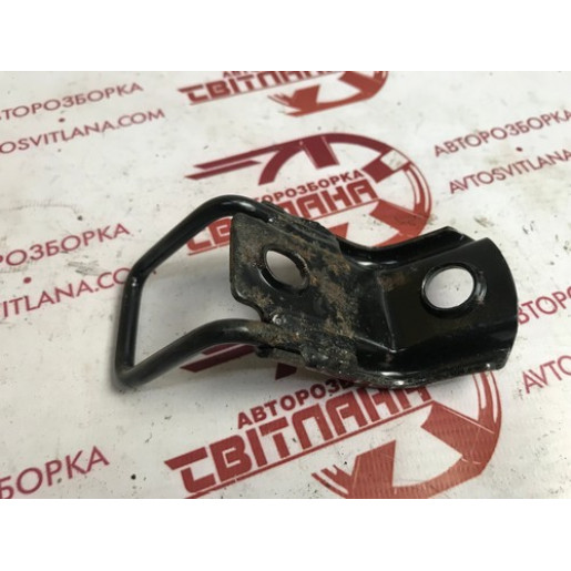 Кронштейн заднего сиденья L=R Kia Sorento 2002-2009 895913E000